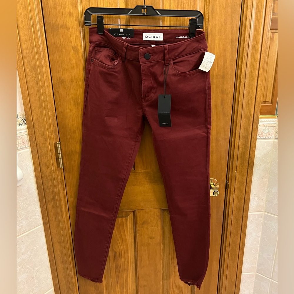 NEW WITH TAGS DL1961 MARGAUX SMART DENIM JEANS CRANBERRY / BURGUNDY SIZE 27